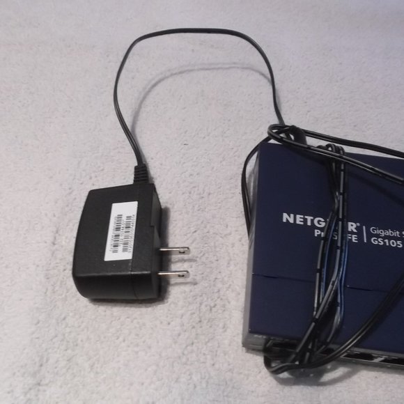 NETGEAR ProSafe Gigabit GS105 - Picture 3 of 6